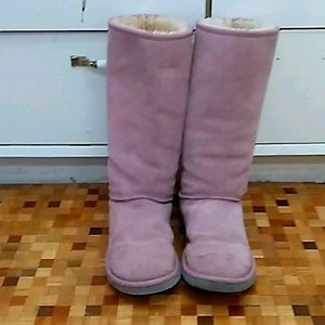 Pink uggs